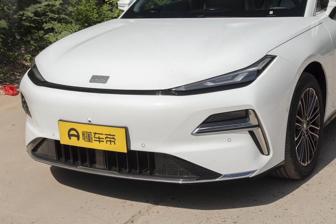Geely Starlight 8 PHEV 2026, фото 9