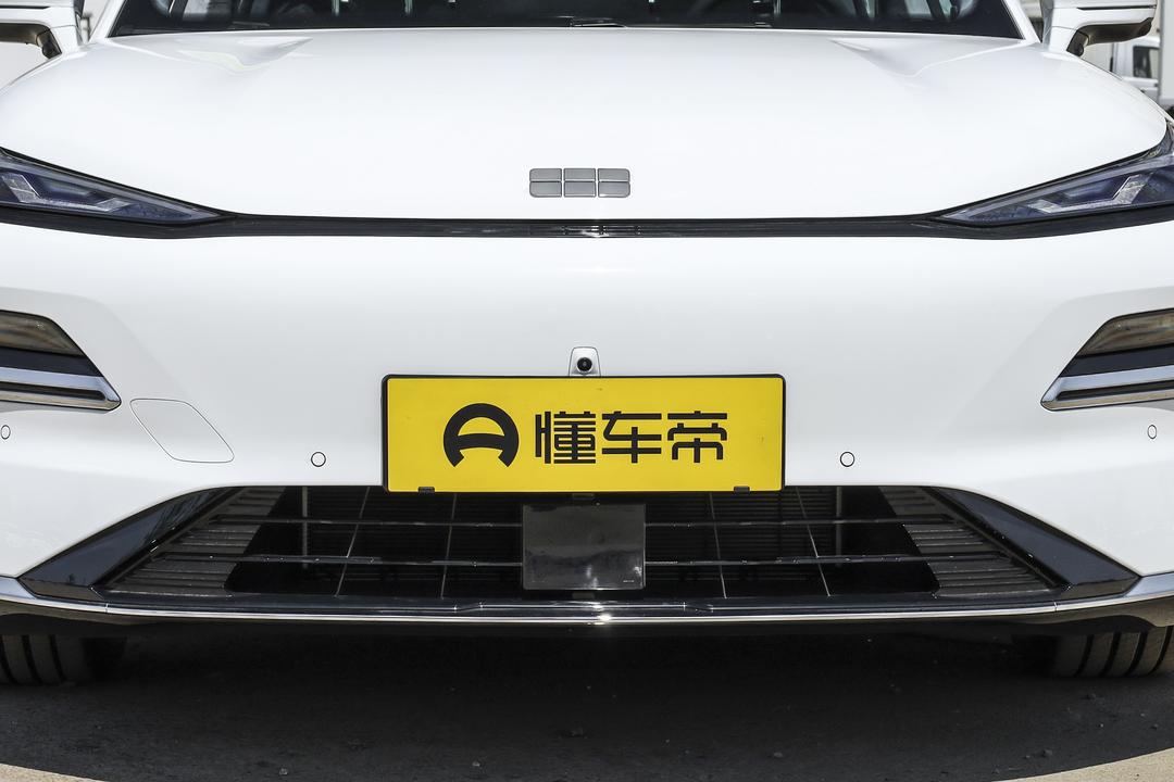 Geely Starlight 8 PHEV 2026, фото 10