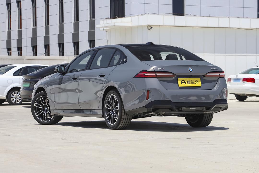 BMW 5 Series 2026, фото 5