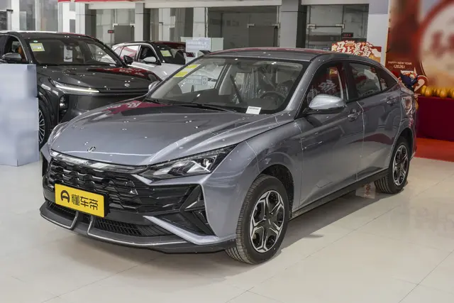 Dongfeng Aeolus Yixuan 2026 — купить из Китая под заказ