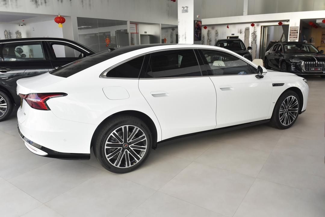 Hongqi H7 PHEV 2026, фото 8