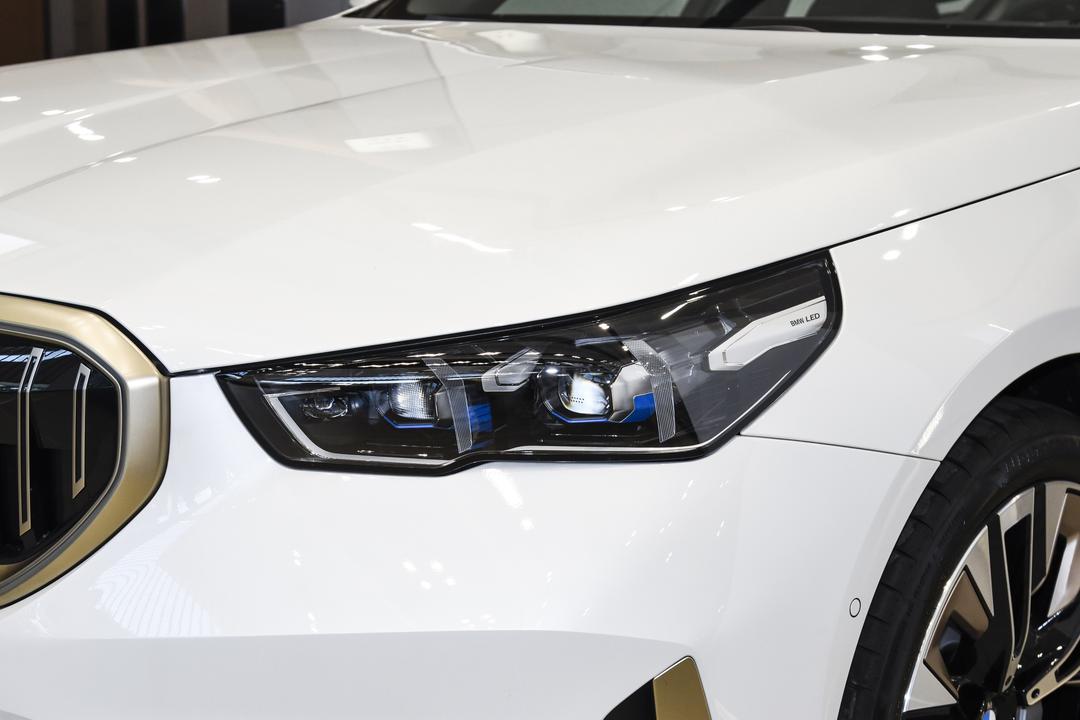 BMW 5 Series 2026, фото 13
