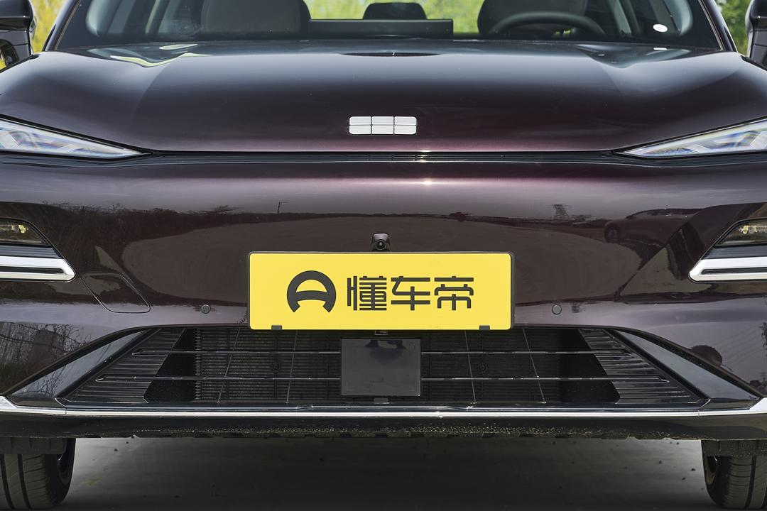 Geely Starlight 8 PHEV 2026, фото 10