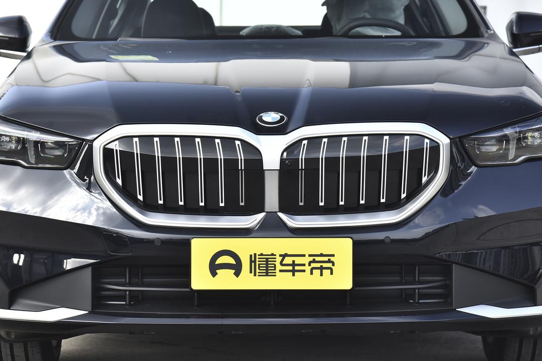 BMW 5 Series 2026, фото 10