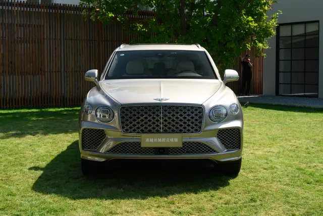 Bentley Bentayga 2026 — купить из Китая под заказ