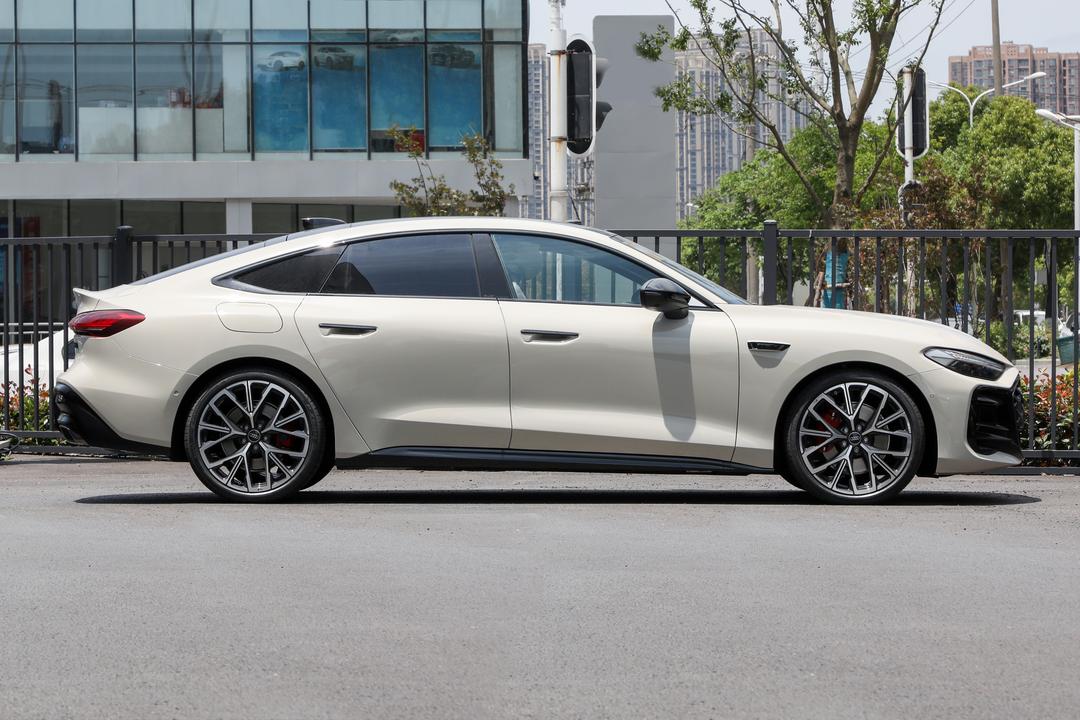 Audi A5L Sportback 2026, фото 8