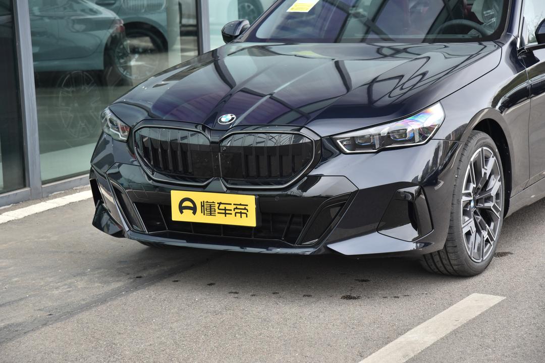 BMW 5 Series 2026, фото 9