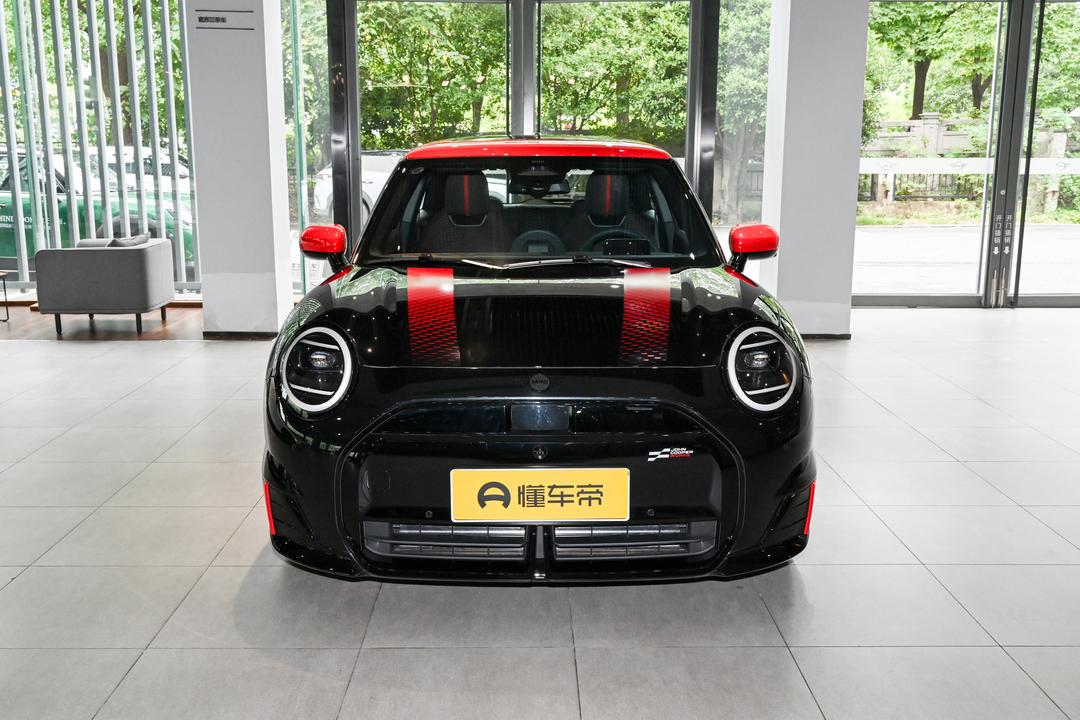 MINI JCW EV 2026, фото 2