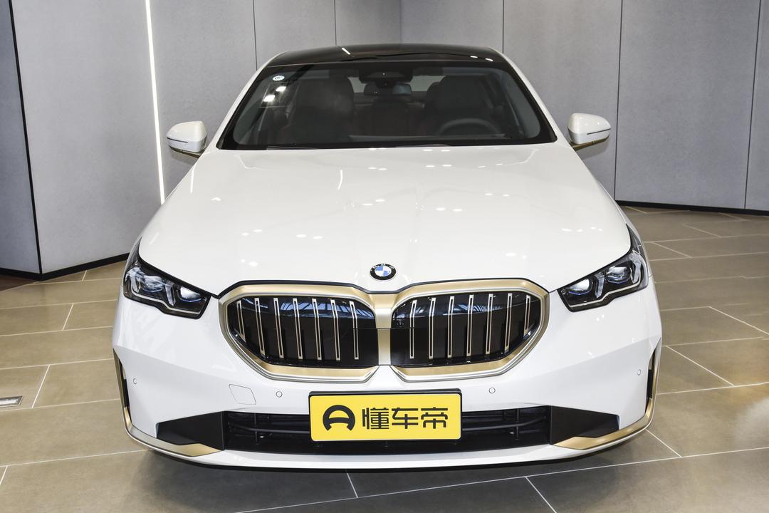 BMW 5 Series 2026, фото 2