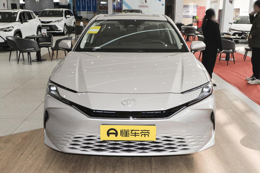 Toyota Camry 2026, фото 2