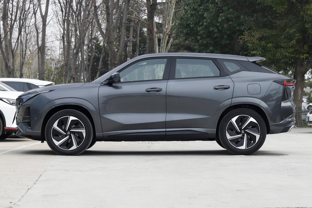 Changan UNI-Z PHEV 2026, фото 4