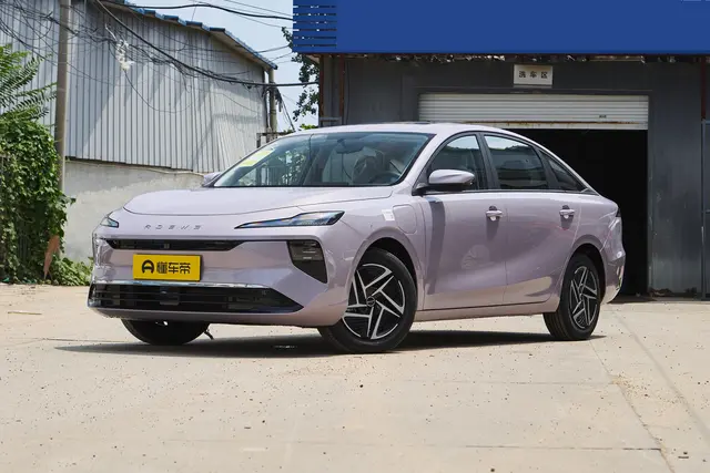 Roewe D6 2026 — купить из Китая под заказ