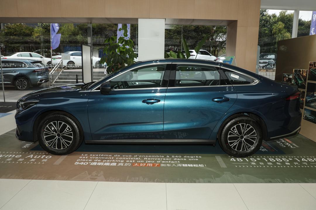 Geely Emgrand 2026, фото 4