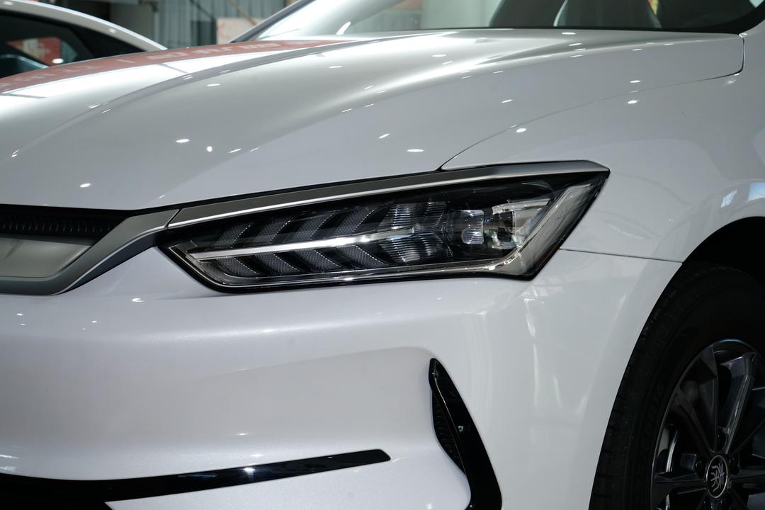 BYD Qin PLUS EV 2026, фото 13