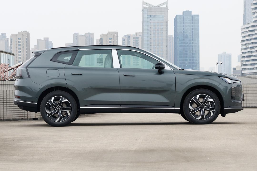Volvo XC70 2026, фото 8