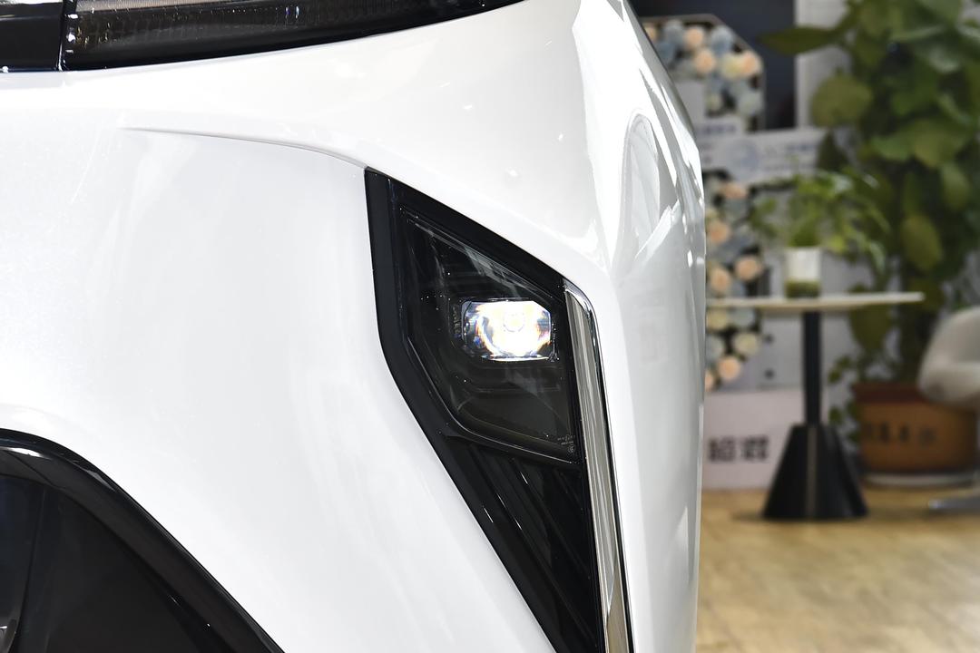 Maxus Mifa 9 EV 2026, фото 10