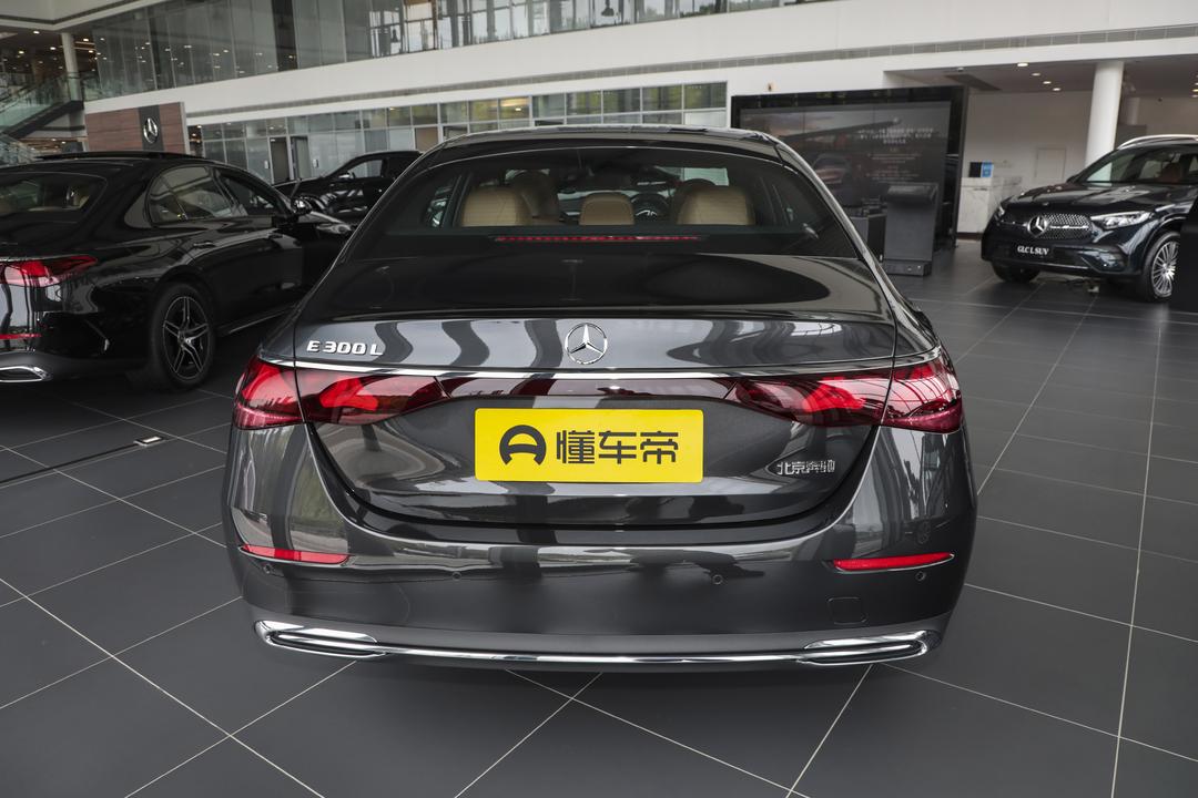 Mercedes-Benz E-Class 2026, фото 4