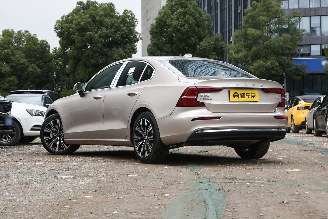 Volvo S60 2026, фото 5
