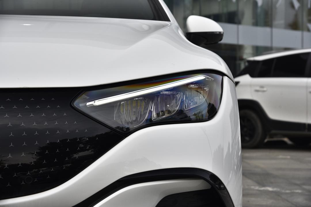 Mercedes-Benz EQE 2026, фото 12