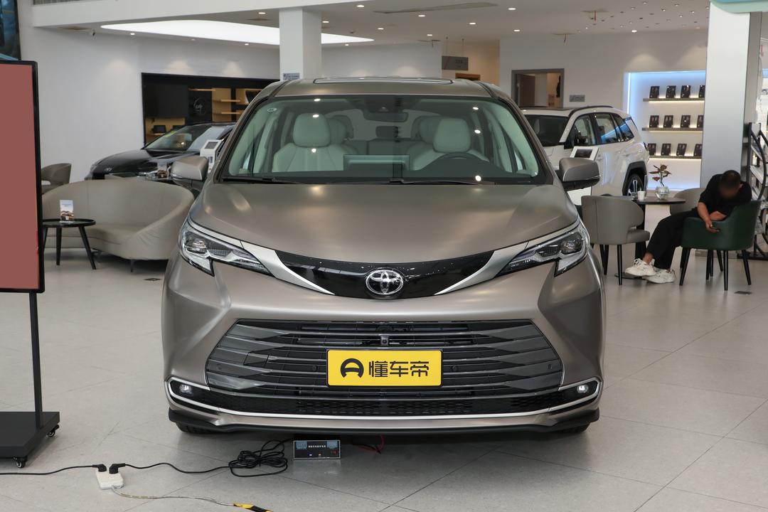 Toyota Sienna 2026, фото 2