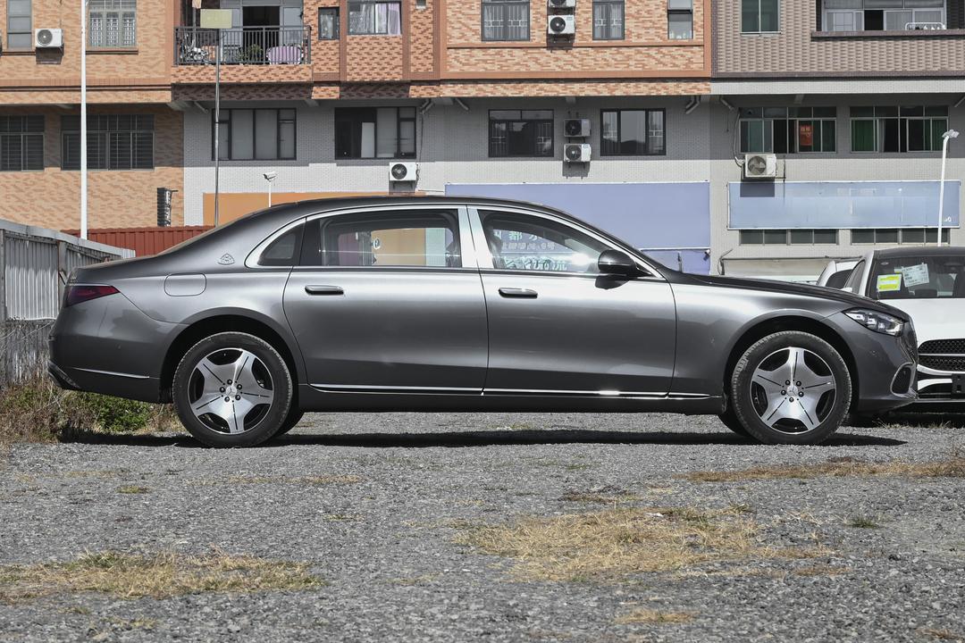 Mercedes-Benz Maybach S-Class 2026, фото 8