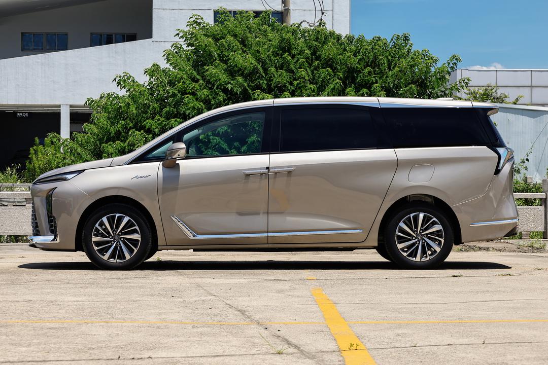 Buick GL8 PHEV 2026, фото 4