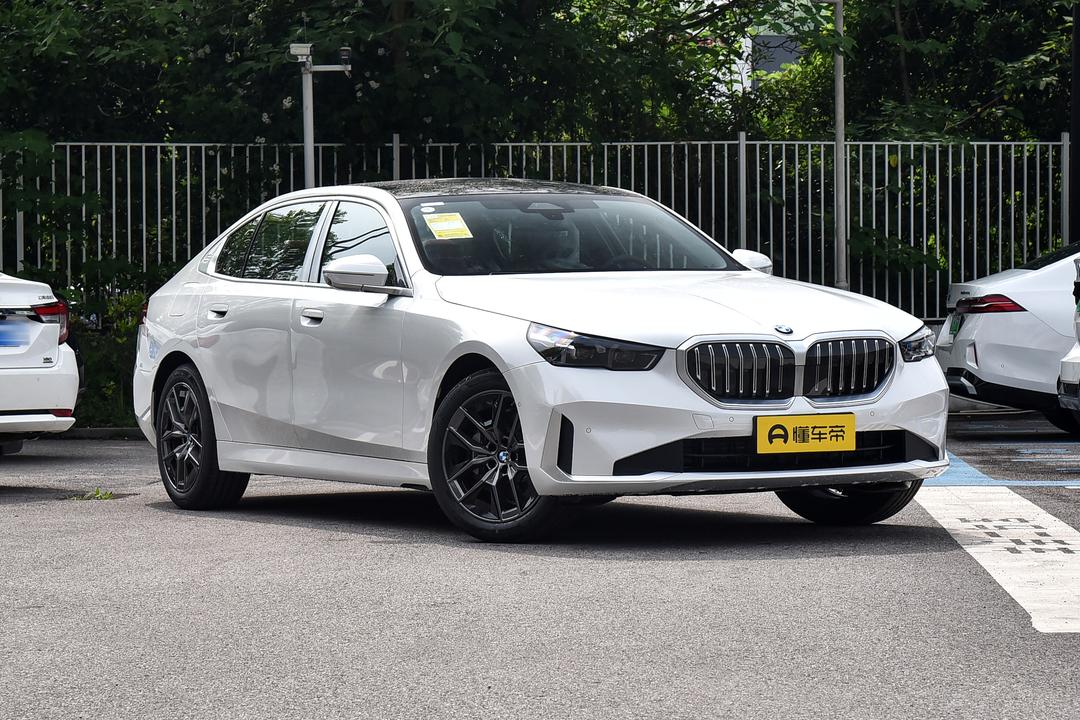 BMW 5 Series 2026, фото 3