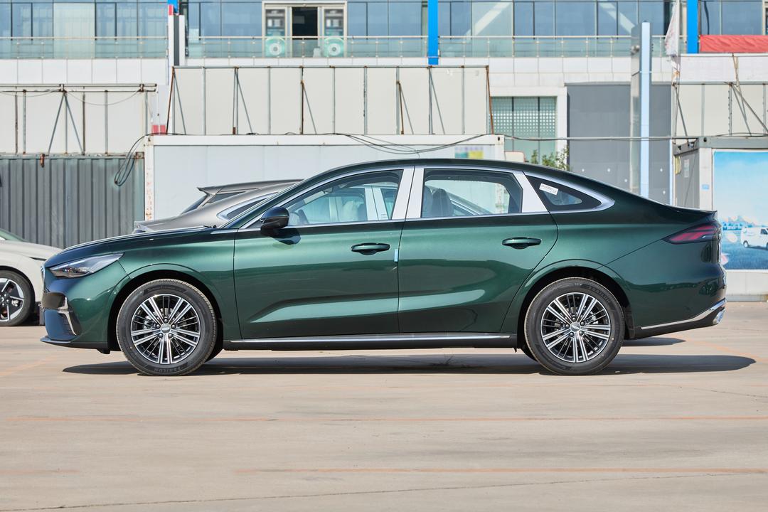 Geely Emgrand 2026, фото 4