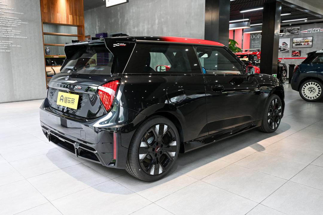 MINI JCW EV 2026, фото 7
