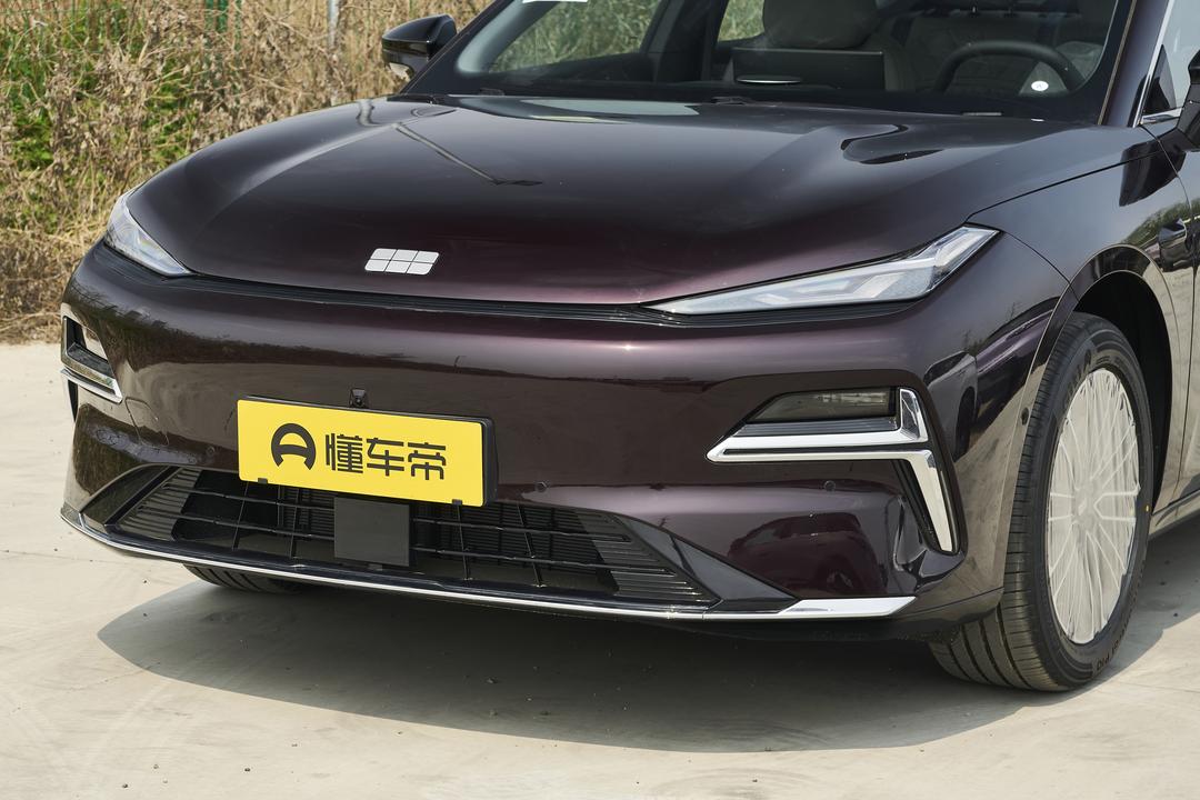 Geely Starlight 8 PHEV 2026, фото 9