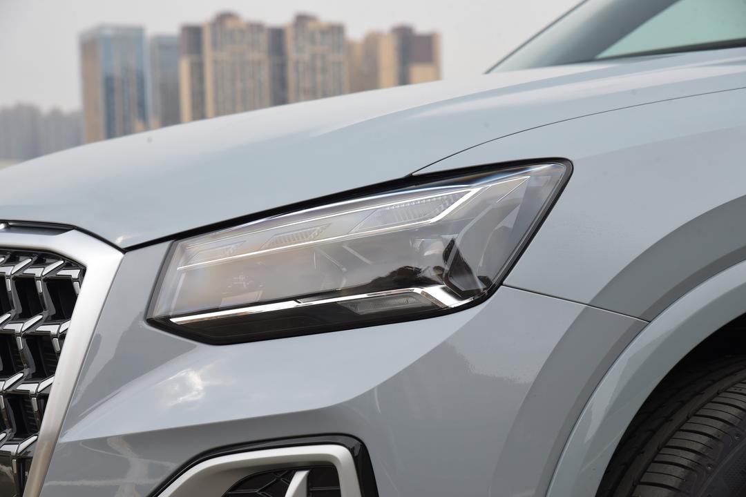 Audi Q2L 2026, фото 13