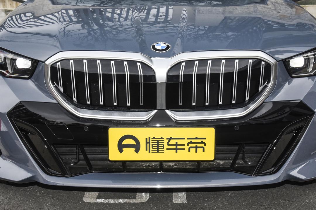 BMW 5 Series 2026, фото 10