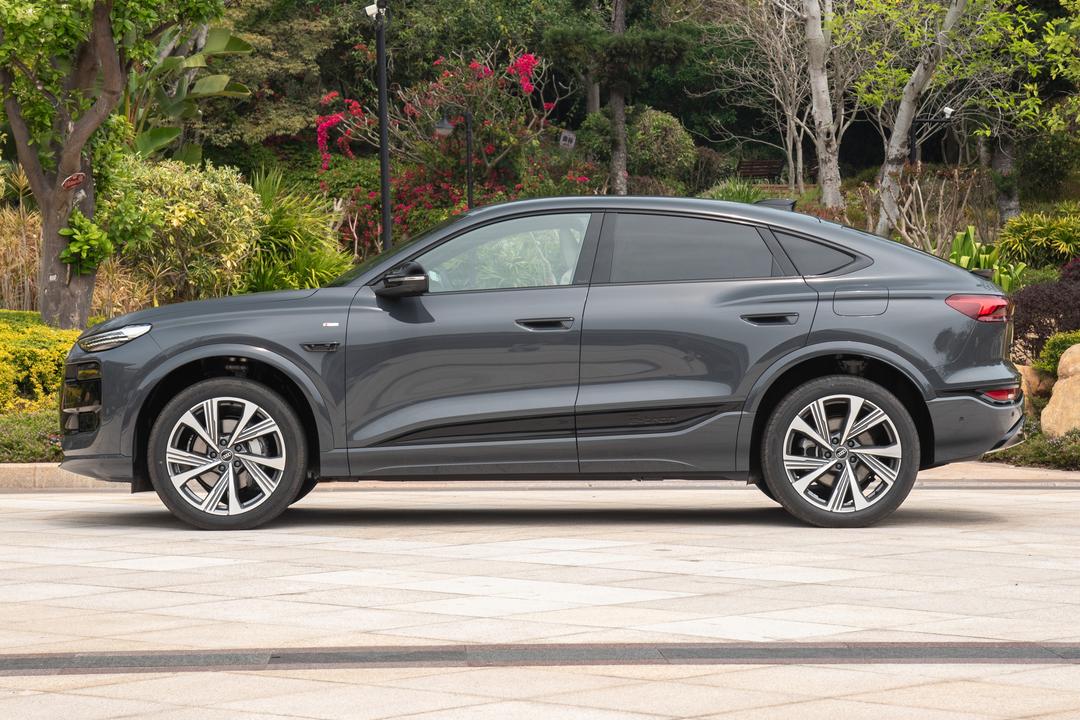 Audi Q6L Sportback e-tron 2026, фото 4
