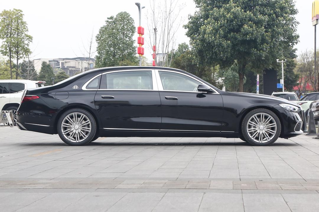 Mercedes-Benz Maybach S-Class 2026, фото 8