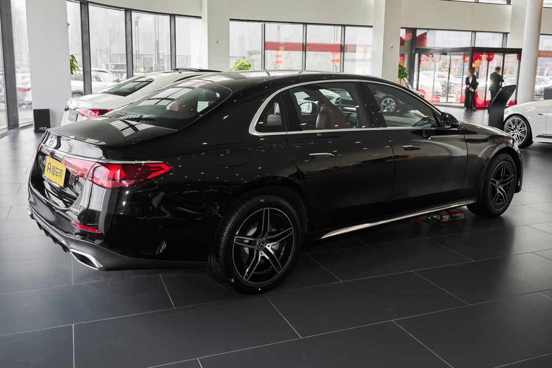 Mercedes-Benz E-Class 2026, фото 8