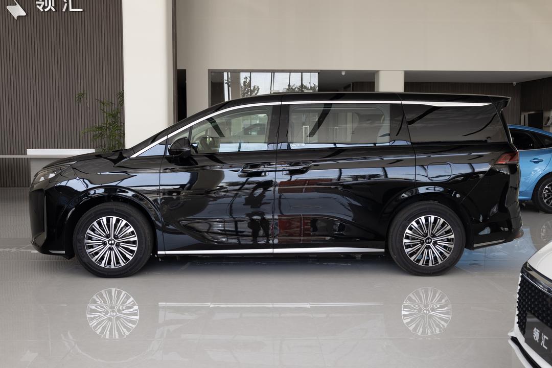 BYD M9 DM 2026, фото 4