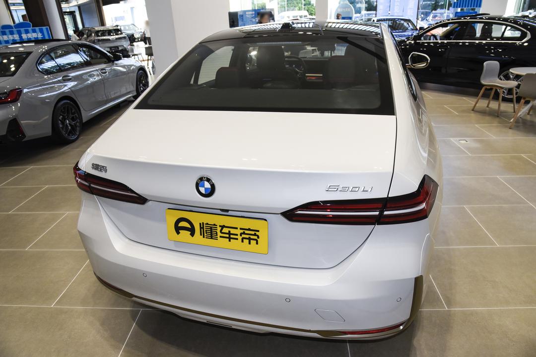 BMW 5 Series 2026, фото 7