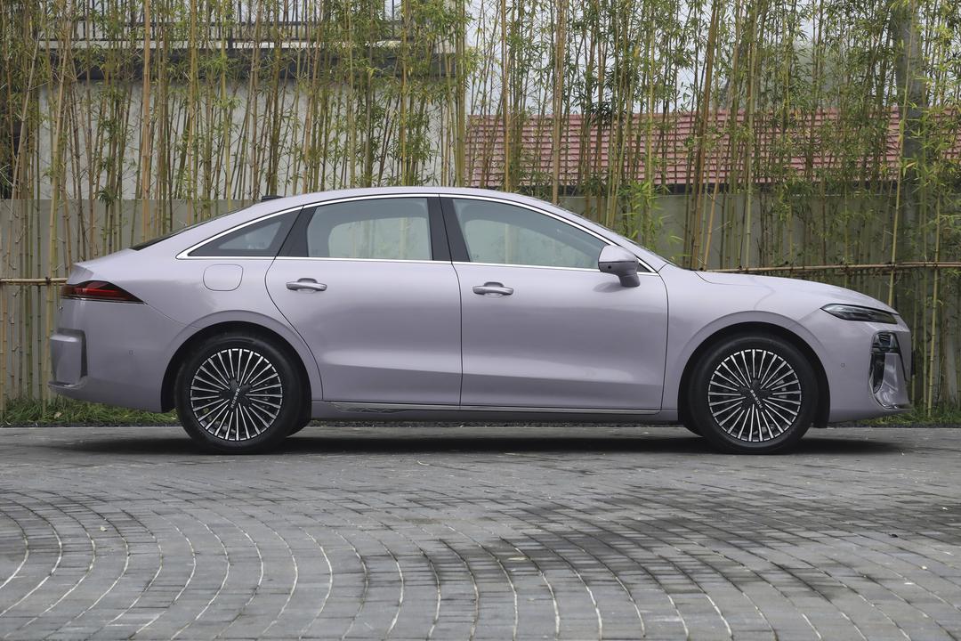 Roewe M7 DMH 2026, фото 8