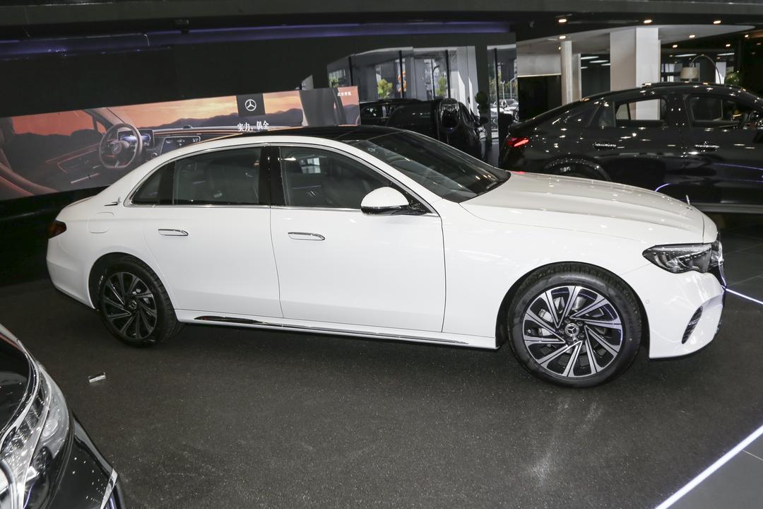 Mercedes-Benz E-Class 2026, фото 8