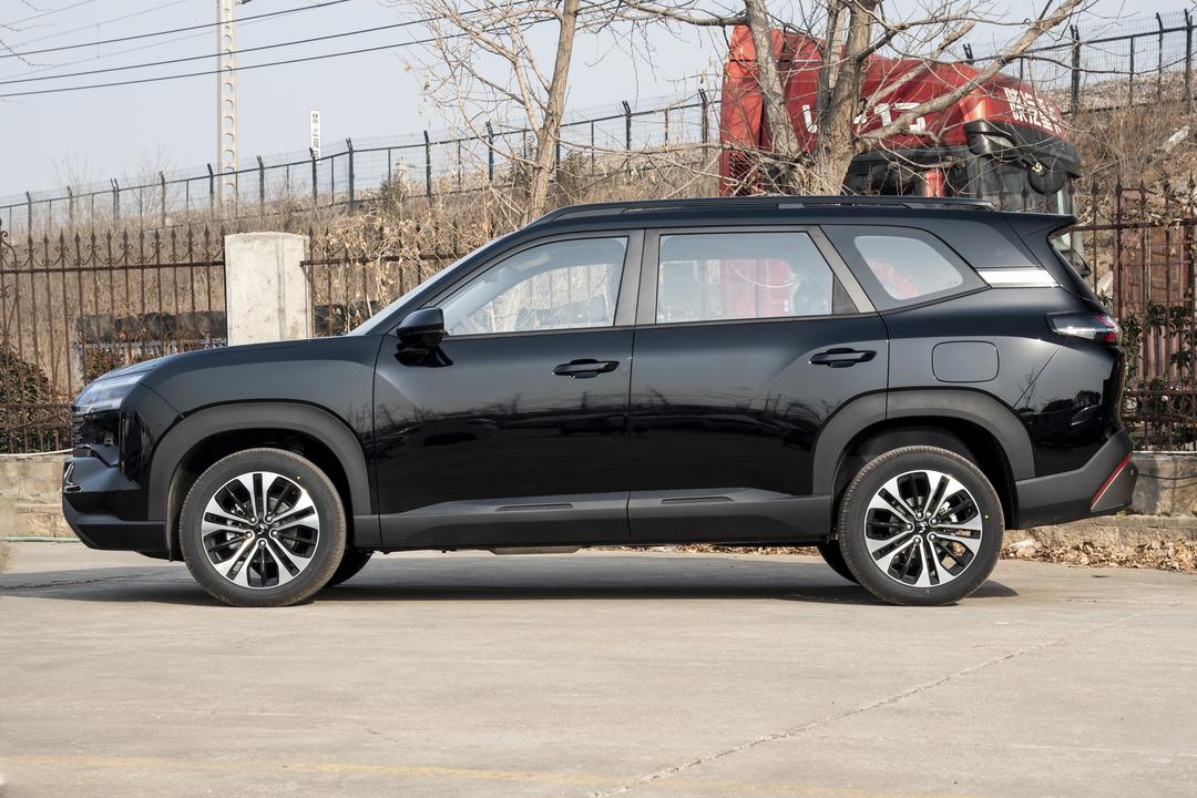 Wuling Xingguang 560 PHEV 2026, фото 4