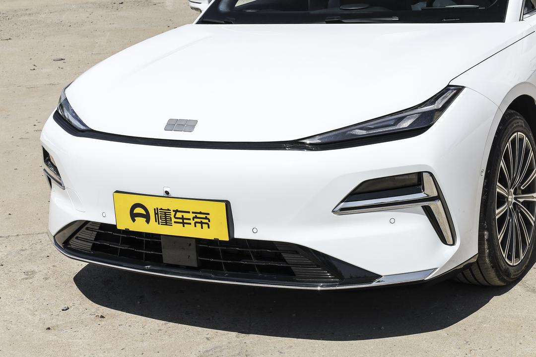 Geely Starlight 8 PHEV 2026, фото 9