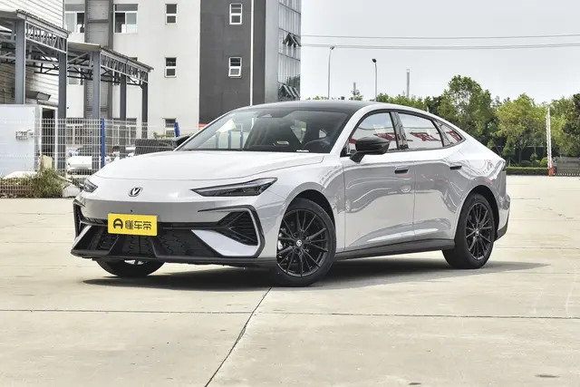 Changan UNI-V 2026 — купить из Китая под заказ