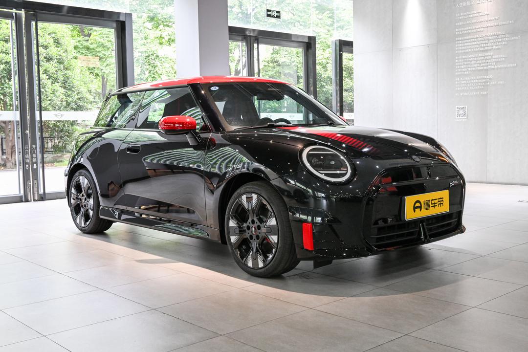 MINI JCW EV 2026, фото 3