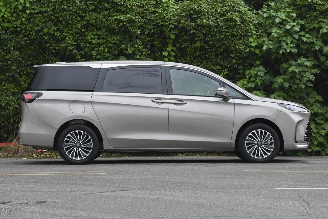 Buick GL8 PHEV 2026, фото 8