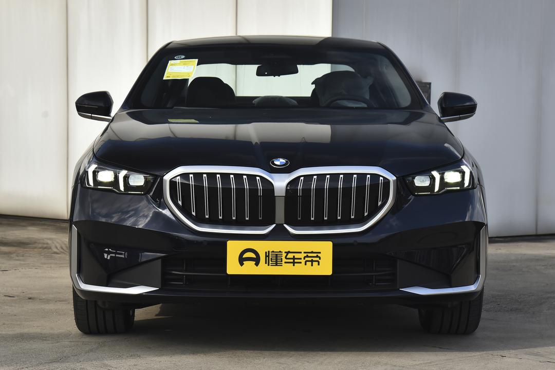 BMW 5 Series 2026, фото 12