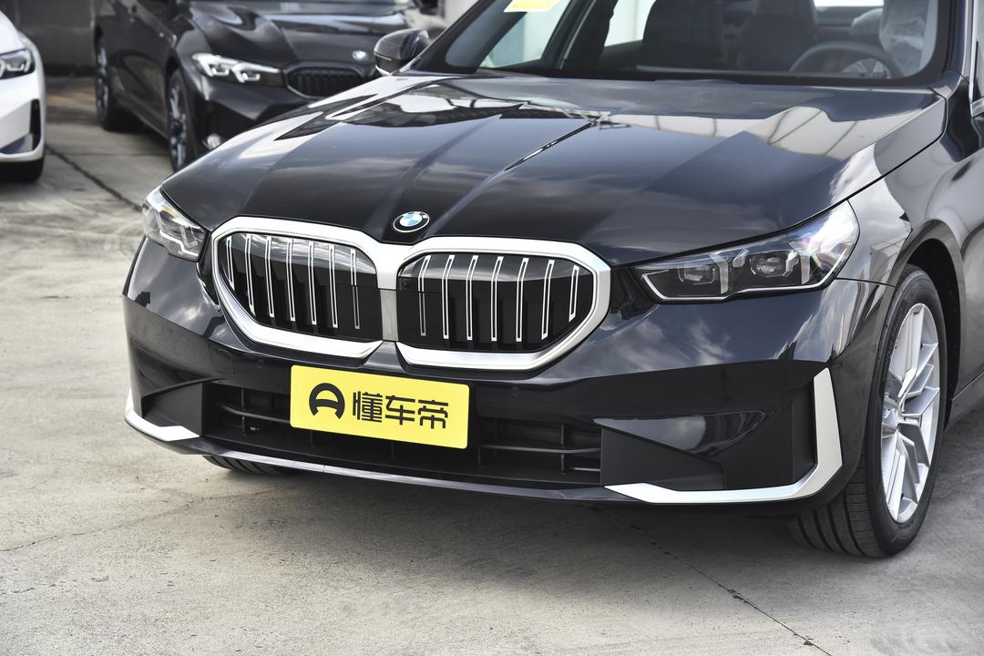 BMW 5 Series 2026, фото 9