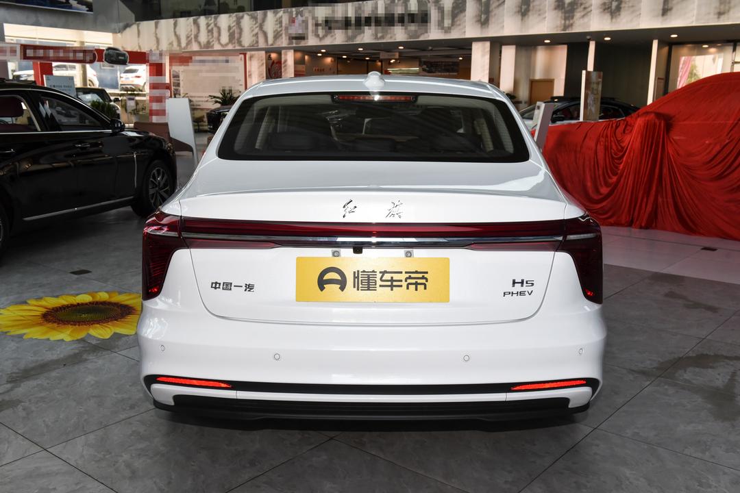 Hongqi H5 PHEV 2026, фото 6