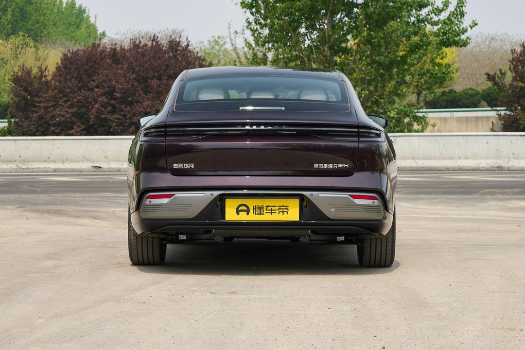 Geely Starlight 8 PHEV 2026, фото 6