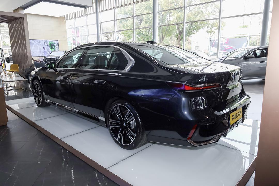 BMW 7-Series 2026, фото 4