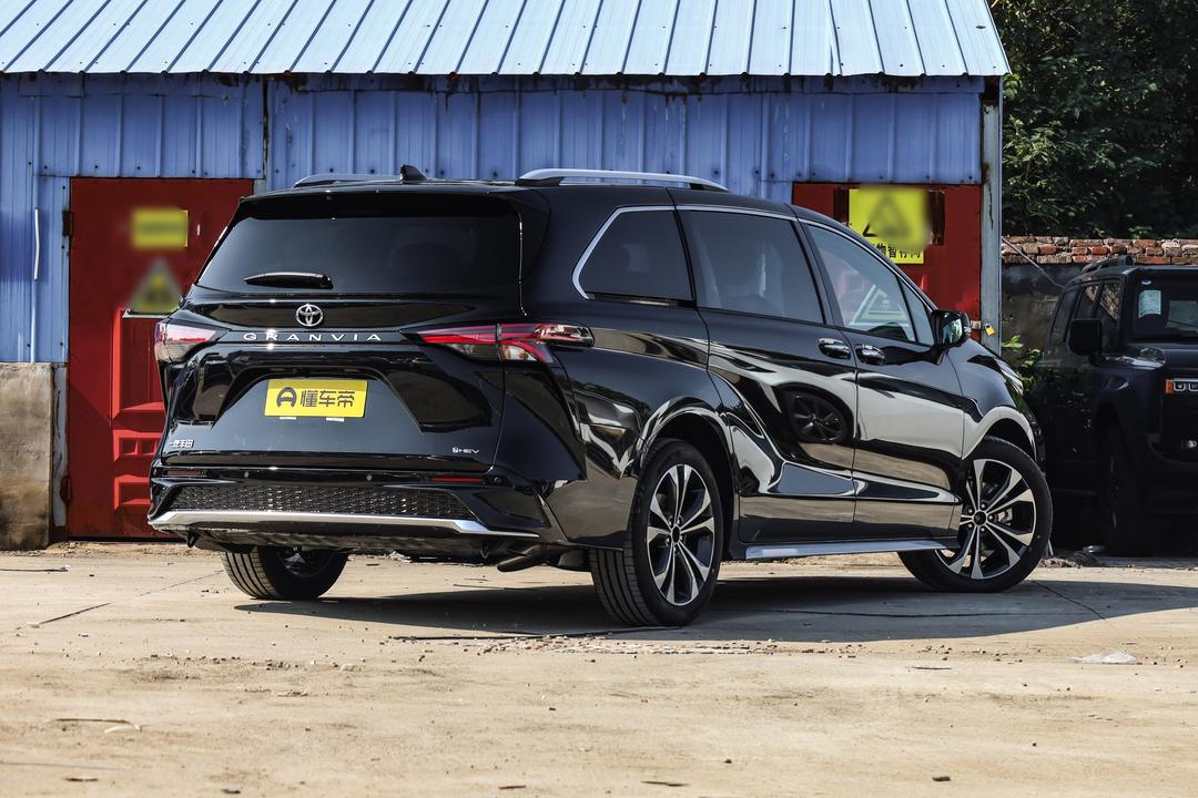 Toyota Granvia 2026, фото 7